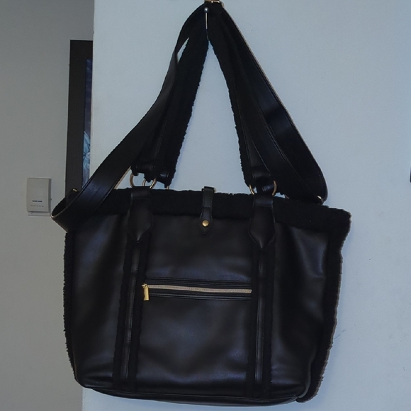 G.I.L.I Reversible Sherpa Tote Black Bag / Matching Sherpa Pouch Asking Only $45 - Picture 6 of 13